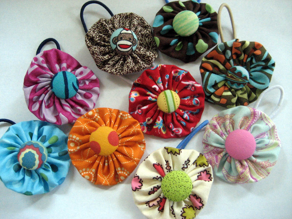 uppitydo daisies ponytail holders | These ponytail holders a… | Flickr