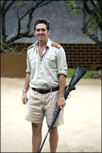 Guide with large gun
