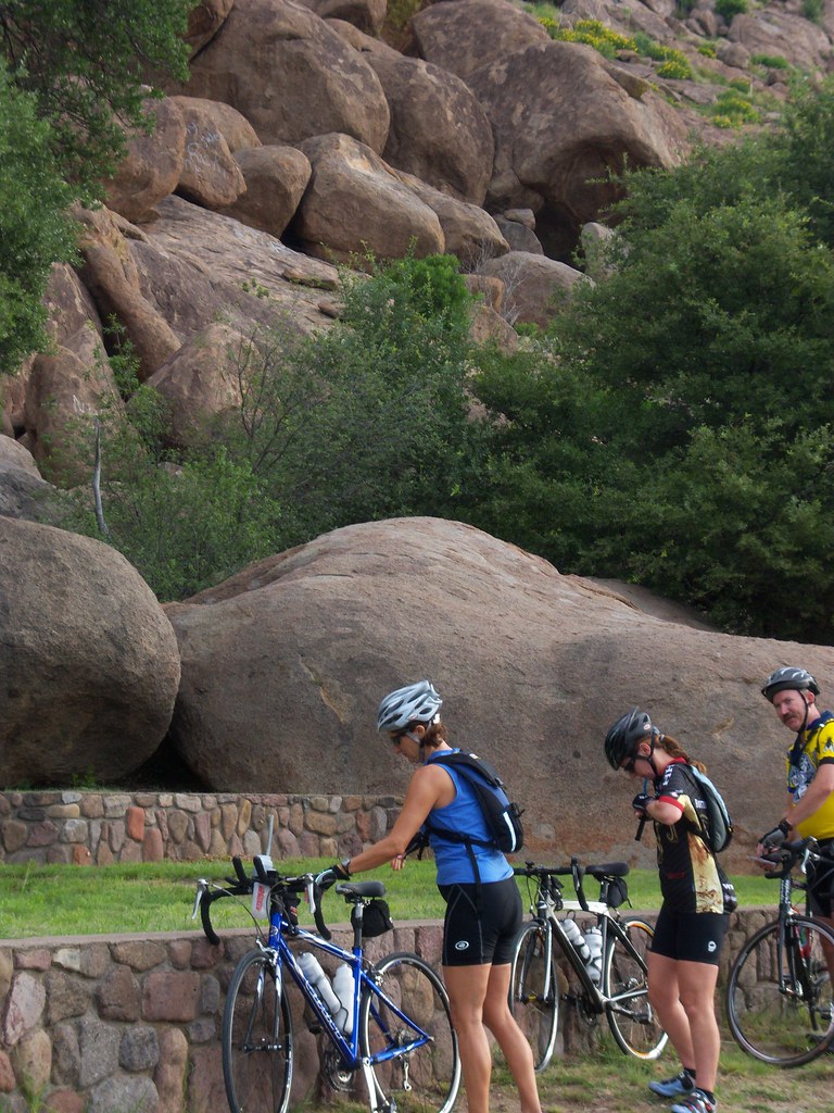 Point Rock Riders cyclists enjoying stop at Point of Rocks near Fort Davis p… | Flickr