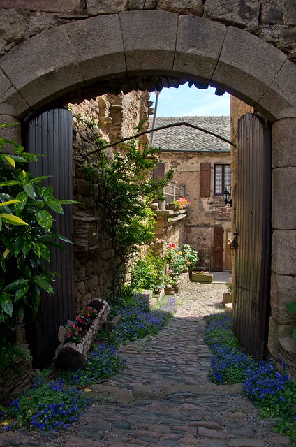 Entrance to Courtyard, Castelnau-Pégayrols