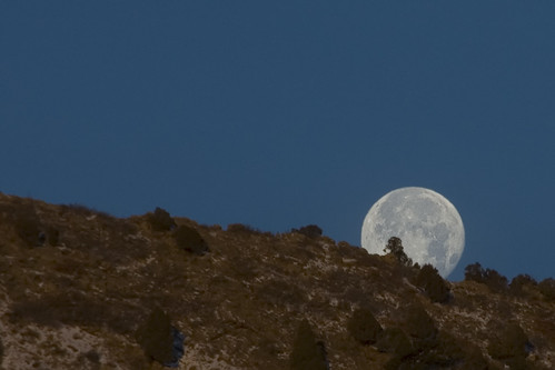 winter moon silhouette fullmoon moonset hogback perigee explored dakotahogback anawesomeshot nikkor18200mmf3556gifed