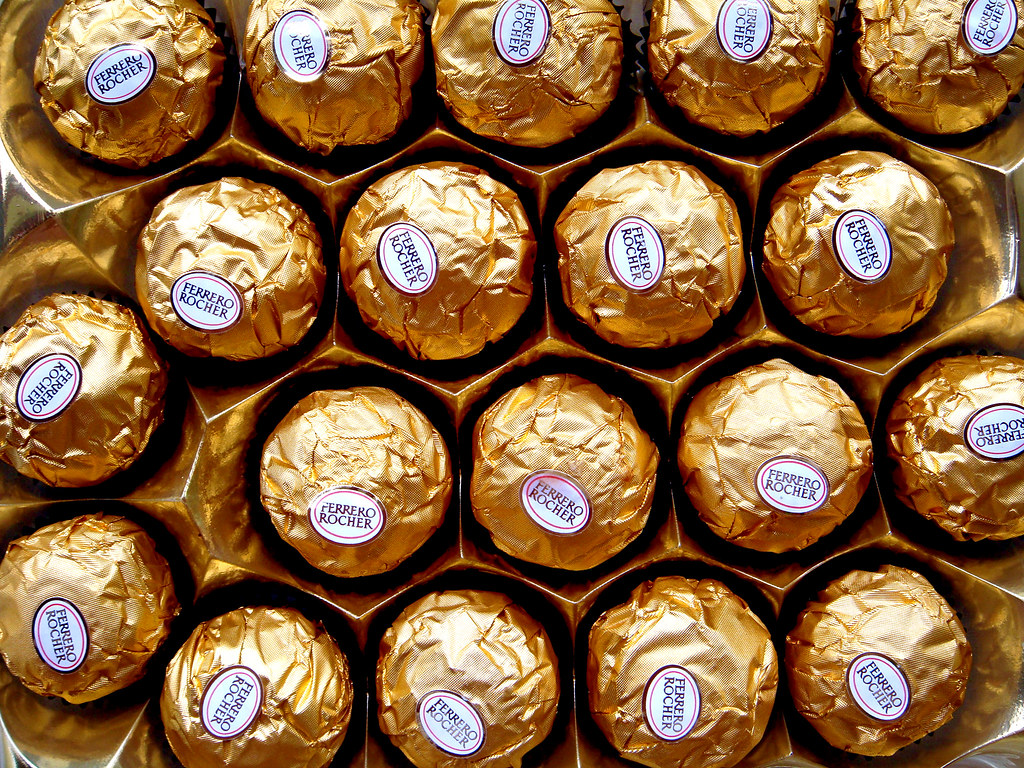 fr | Ferrero Rocher são pequenos bombons de chocolate esféri… | Flickr