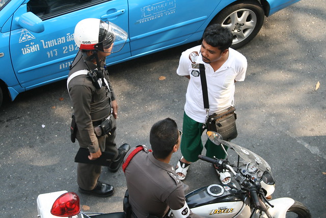 La police thai en plein travail (Bangkok)