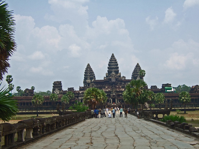 The walk to Angkor Wat