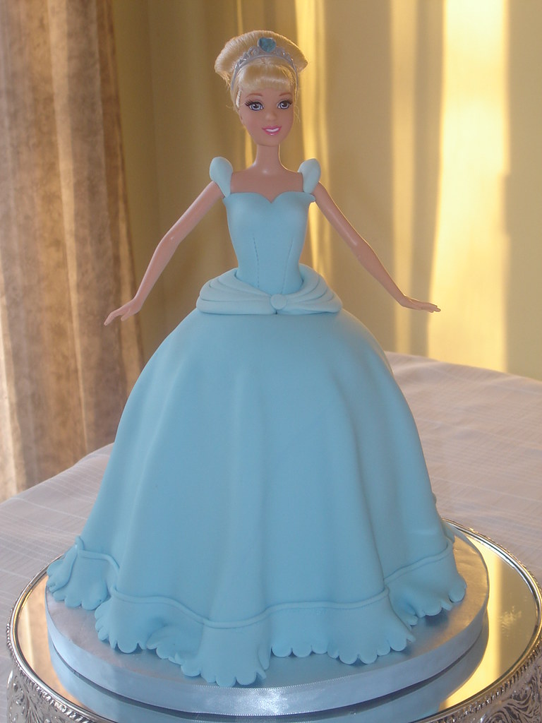 Cinderella Cake for my daughter's 6th birthday : r/cakedecorating