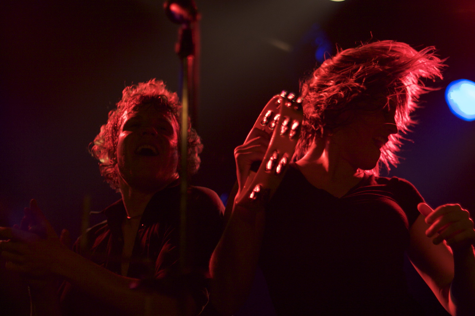 Concierto de Young Heart Attack en Barcelona, La [2]