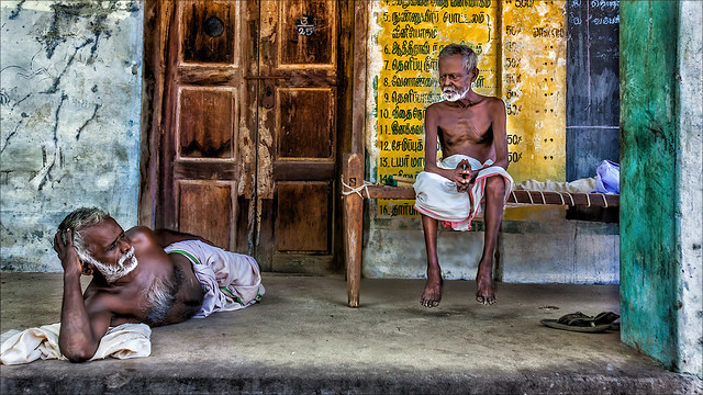 In the shade of a Government shop - Madurai - Vilampatti