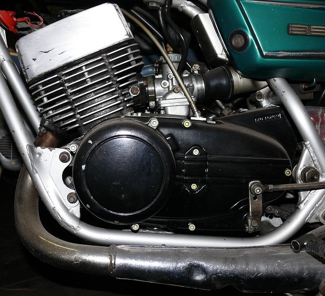 Yamaha 350 Detail engine