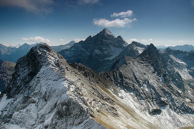 d0807035 | Blick vom Glasfelderkopf (2270 m) zum Hochvogel (2592 m). Allgäuer Alpen, 27.09.2008