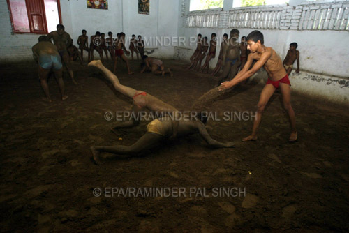INDIA TRADITIONAL WRESTLING