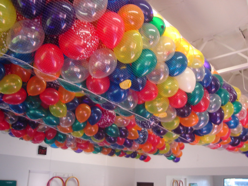 Что называют шарами. Воздушные шары. Шарики на потолке. Шарики гелевые. Сетка для сброса воздушных шаров.