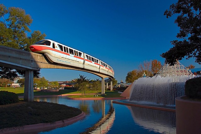 Disney - Monorail Coral Future World (Explored)