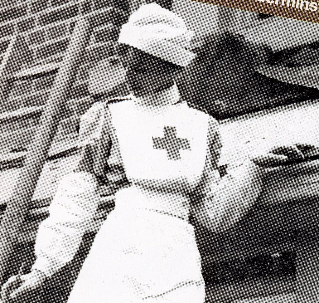 Харди медсестра. Красный крест медсестры. Медсестра 19 века. Медсестра красный крест дореволюционной.