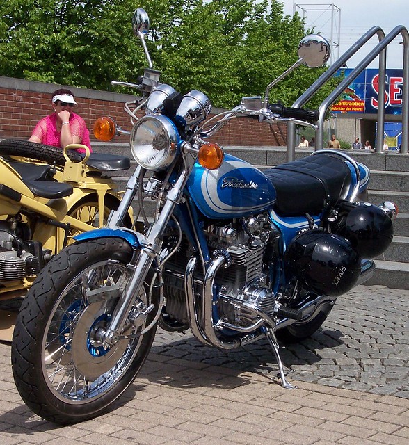 Kawasaki Z1000 blue vl