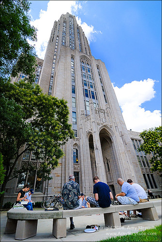 Students in front of Cathedral of Learning - University of Pittsburgh