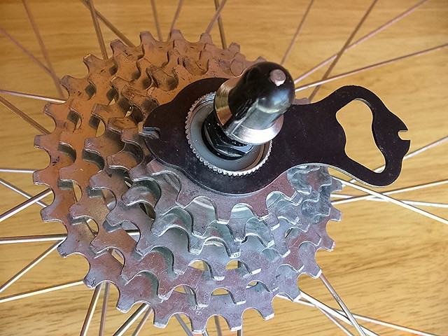 Helicomatic hub _ 4 _ with lockring tool