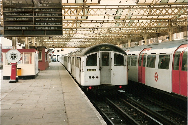 LT Bakerloo Line train, Queens Park, 1986/87