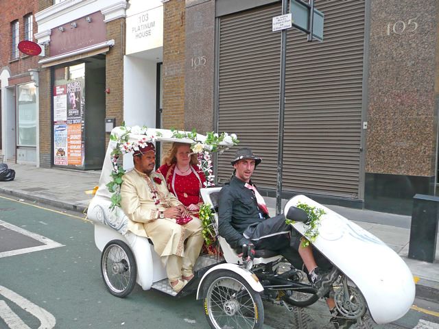traditional rickshaw wedding | happy couple enjoy a rickshaw… | Flickr