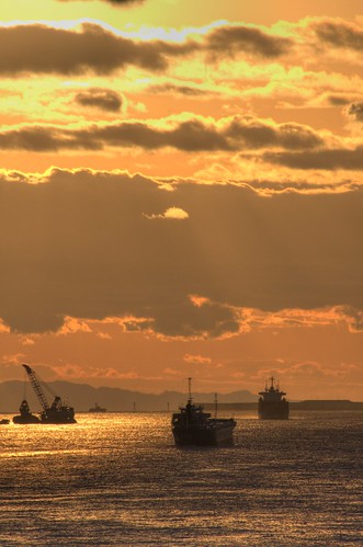 ocean sunset red sea sky orange cloud sun water skyline clouds port boats three boat reflex ship afternoon view ships horizon transport atmosphere late osaka rays hdr