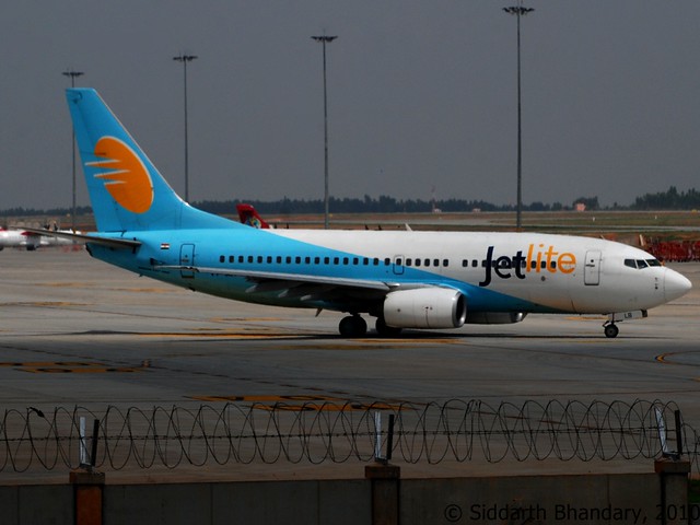 Jetlite Boeing 737 leaves tarmac