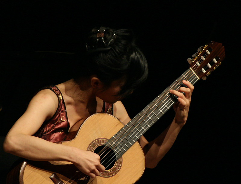 Xuefei Yang interpretando el Concierto de Aranjuez