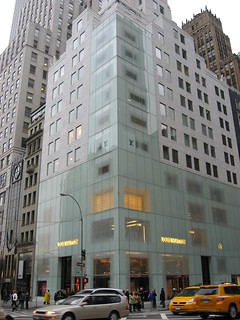 LV | Lous Vuitton flagship store on 5th avenue in NYC. See w… | Flickr