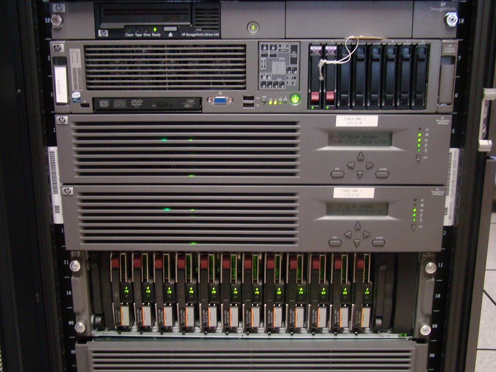HP DL380G5 Server and a EVA4100.