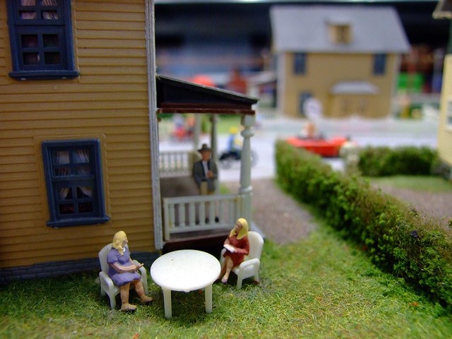 Quatschen im Garten - chatting in the garden