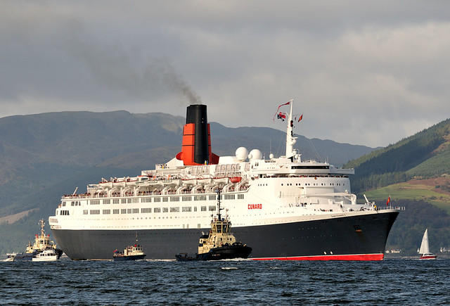 QE2 on the Clyde