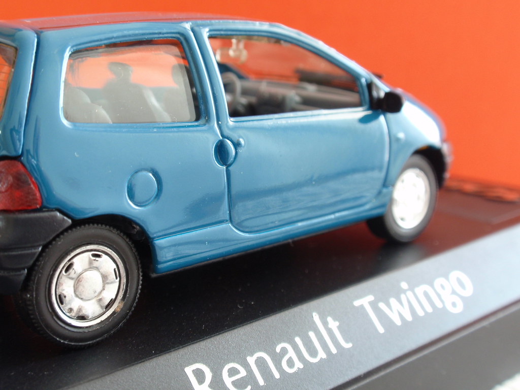 1:43 Twingo diecast model #1, This is a macro picture of a …