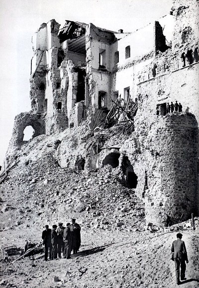 En las ruinas del Alcázar
