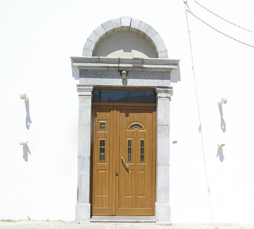 Church door, Skinias