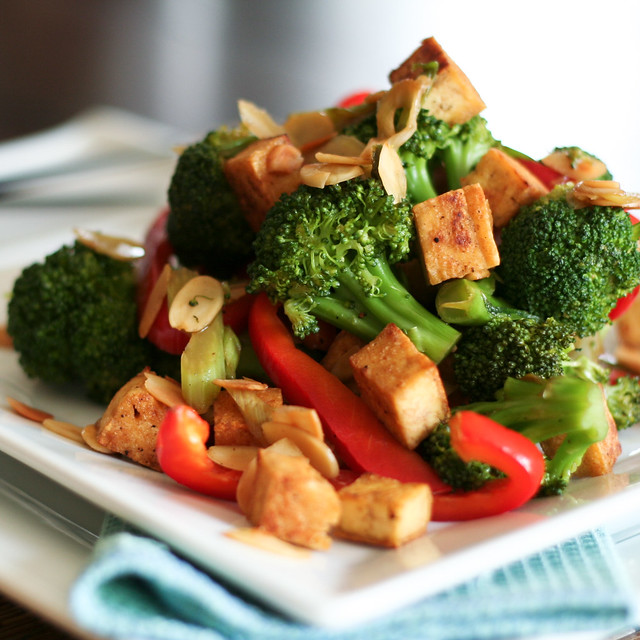 Broccoli Tofu and Almonds Stirfry-4