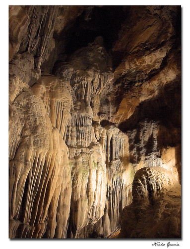 Cueva de las Guixas by Goam