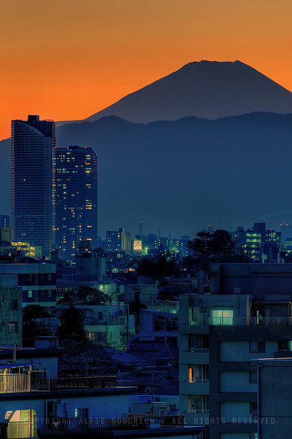 Mount Fuji at sunset; Omori, Shinagawa-ku, Tokyo