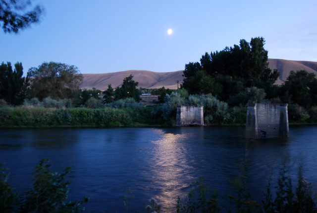 37-Benton City Yakima River Moon
