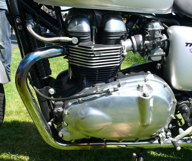 Triumph Thruxton 900 engine