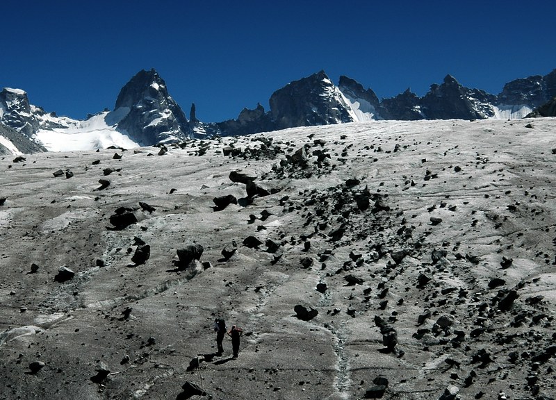 d0805059 | Blick über den Fornogletscher zur Torrone-Gruppe mit Torrone Orientale (3333 m), Ago del Torrone (3233 m) und Torrone Occidentale (3351 m). Bergeller Alpen / Graubünden, 24.07.2008