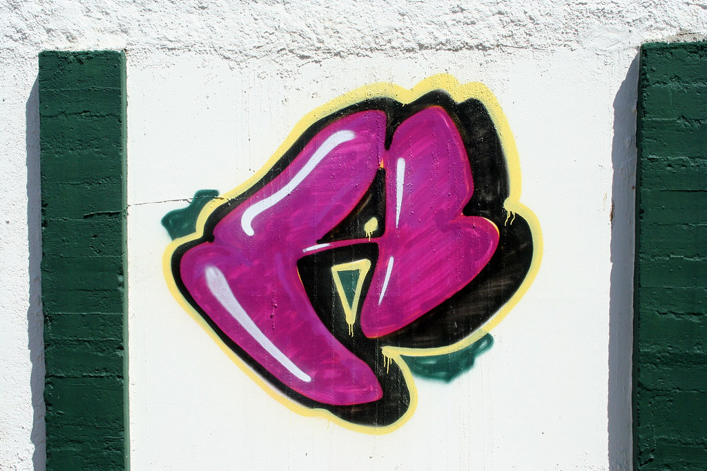 Graffiti in Baia Beach, Peniche