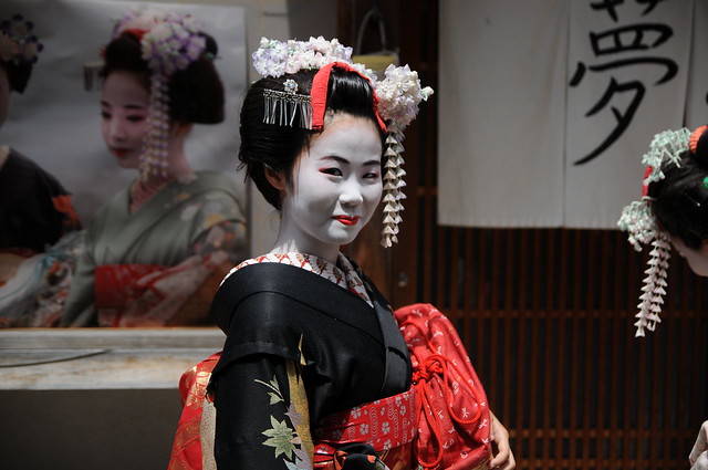 Geishas at the streets of Kyoto (I)