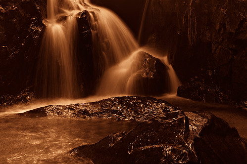 Serting Waterfalls in Mono (DSC6754) by Fadzly @ Shutterhack