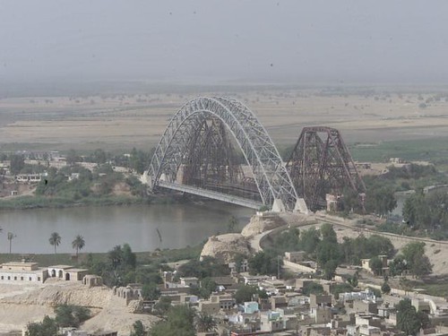 bridge pakistan river asia railway sind sindh indus lansdowne sukkur rohri cantilver bukkur
