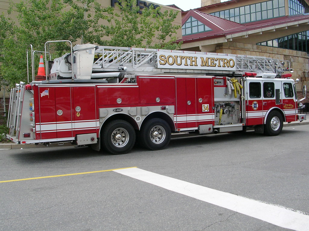 SMFR Q-34 (Retired) | E-One 100' Quint | CO Fireman | Flickr