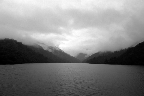 blackandwhite bw lake canon landscape geotagged blackwhite kodak trix 400tx niigata newf1 okutadami newfd24mmf2 geo:lat=3714554 geo:lon=139244328