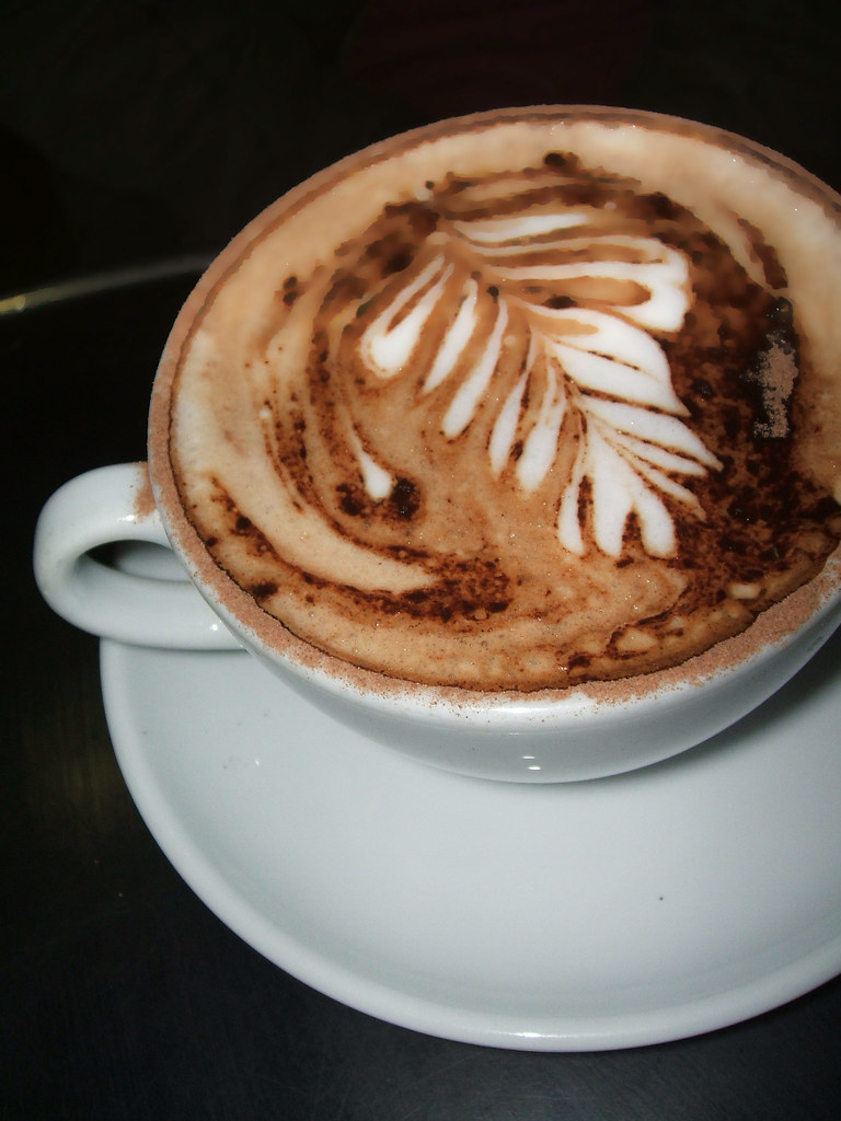 Cappuccino | Large cappuccino (coffee with frothed milk) pow… | Flickr