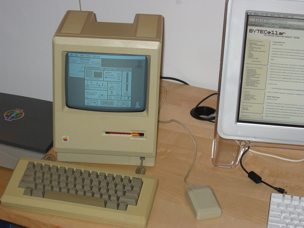 the Mac 128 sitting next to my G4