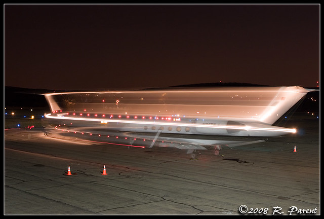 Gulfstream taxiing