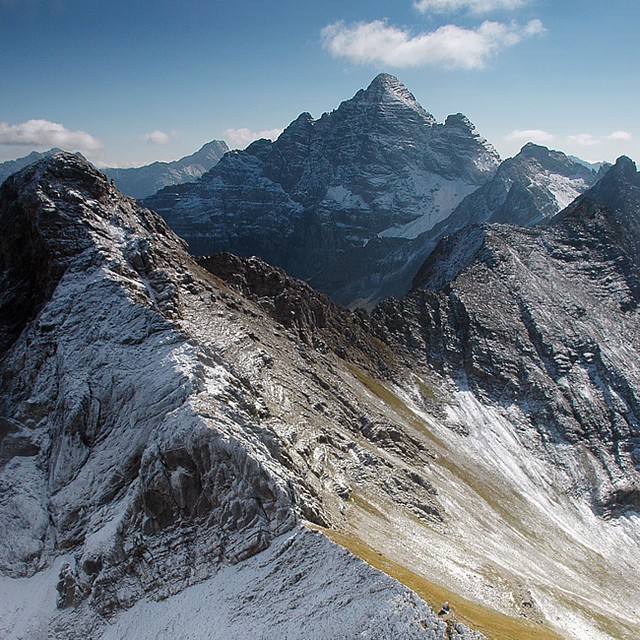 d0807034a | Blick vom Glasfelderkopf (2270 m) zum Hochvogel (2592 m). Allgäuer Alpen, 27.09.2008
