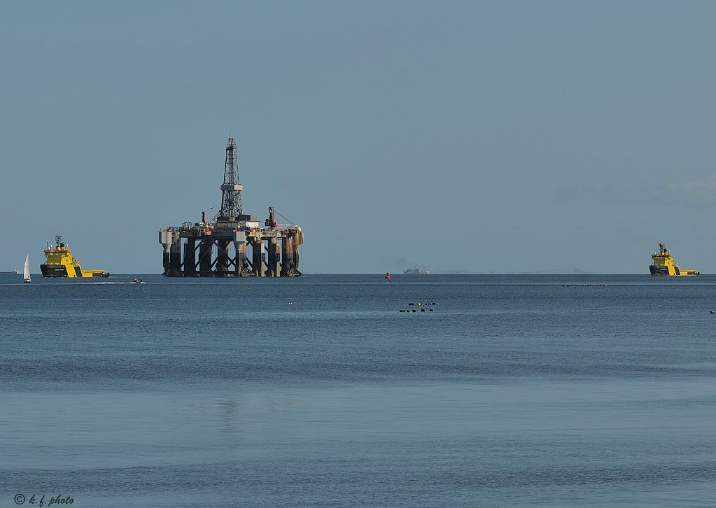 Ocean Nomad | Drill Rigg on the way to Invergordon for repai… | Flickr