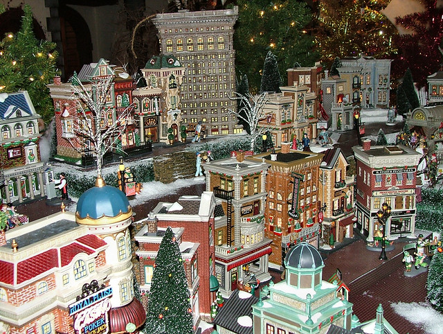 Department 56 - Christmas in the City 1